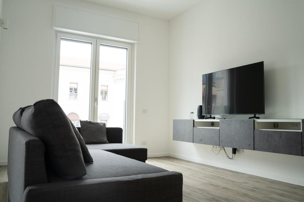 Apartament Piazza XX Settembre - Feel The Centre Lecco Zewnętrze zdjęcie