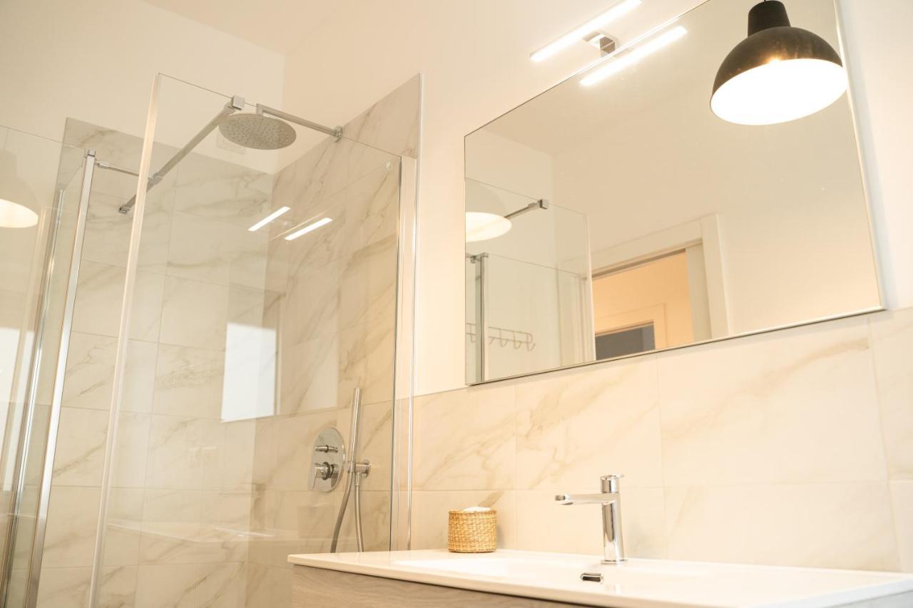 Apartament Piazza XX Settembre - Feel The Centre Lecco Zewnętrze zdjęcie